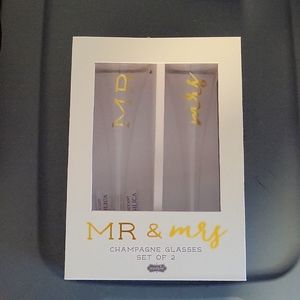 NWT Mr & Mrs Set Glass Champagne Flutes